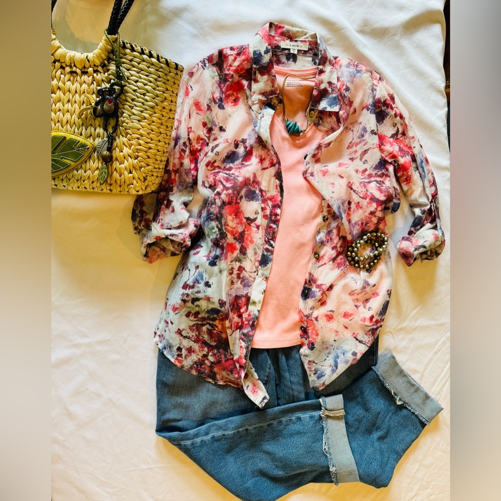 🌴Floral 3/4 Sleeve Button Down Shirt